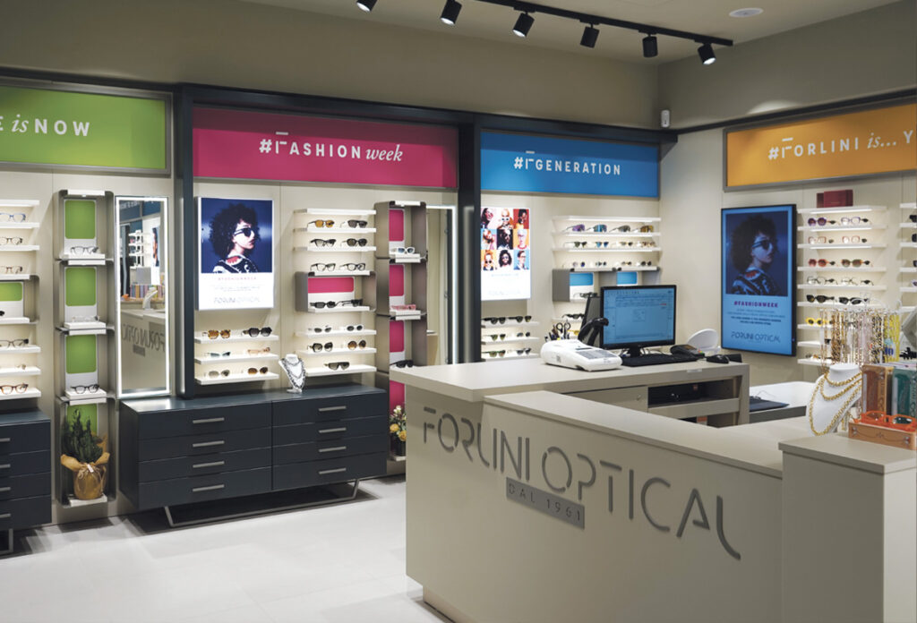 Il negozio Forlini Optical in via Augusto Righi 32 a Bologna